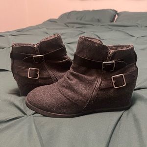 So women’s gray wedge boots size 8.5.